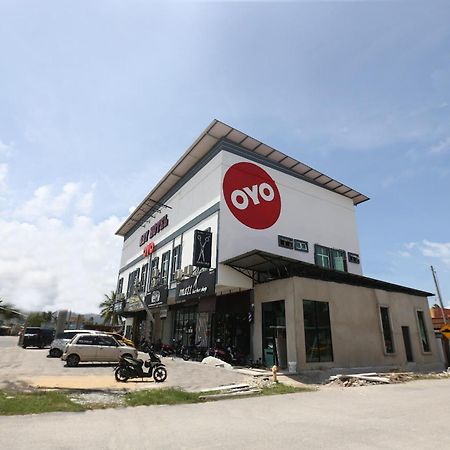 Super Oyo 89678 Ady Hotel Куала Теренгану Екстериор снимка