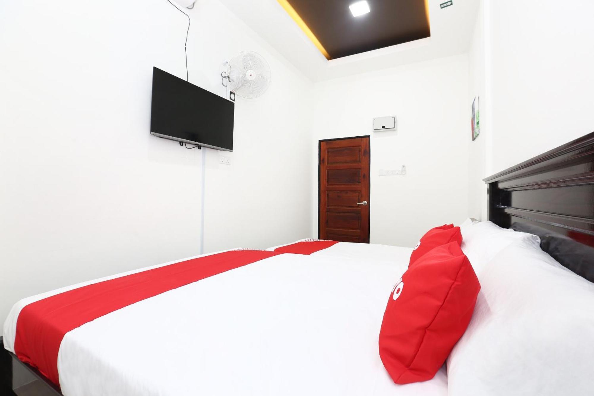 Super Oyo 89678 Ady Hotel Куала Теренгану Екстериор снимка