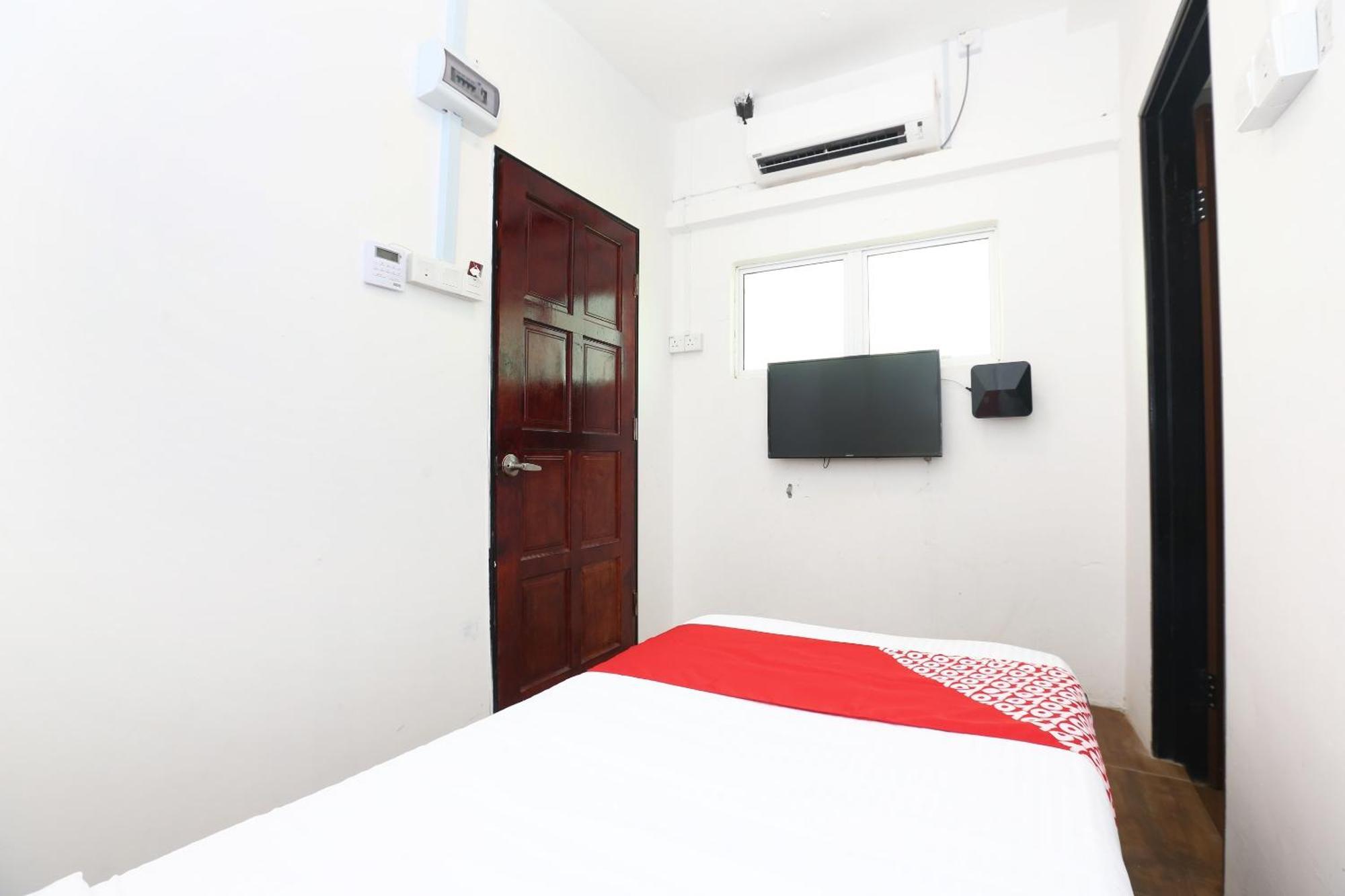 Super Oyo 89678 Ady Hotel Куала Теренгану Екстериор снимка