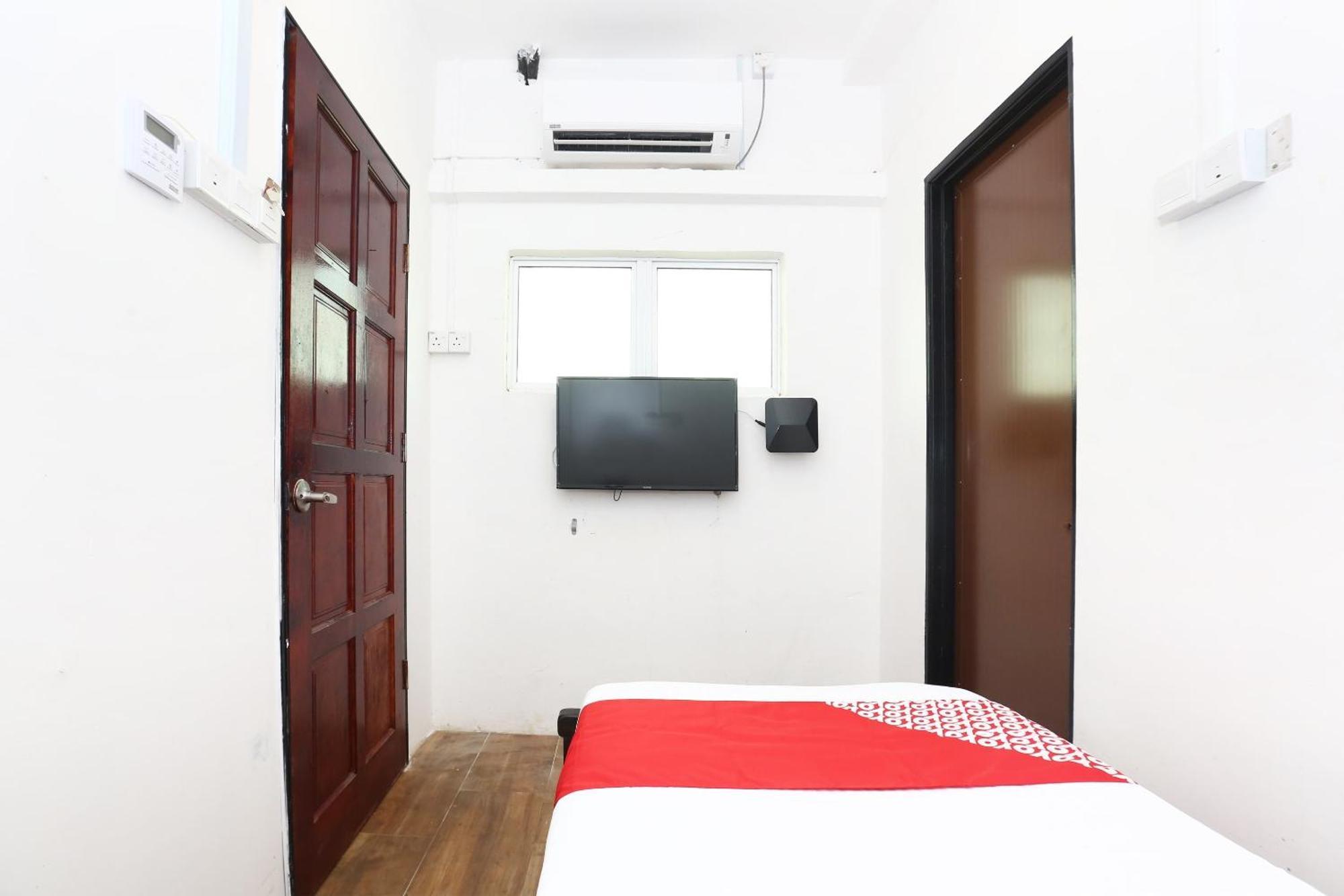 Super Oyo 89678 Ady Hotel Куала Теренгану Екстериор снимка