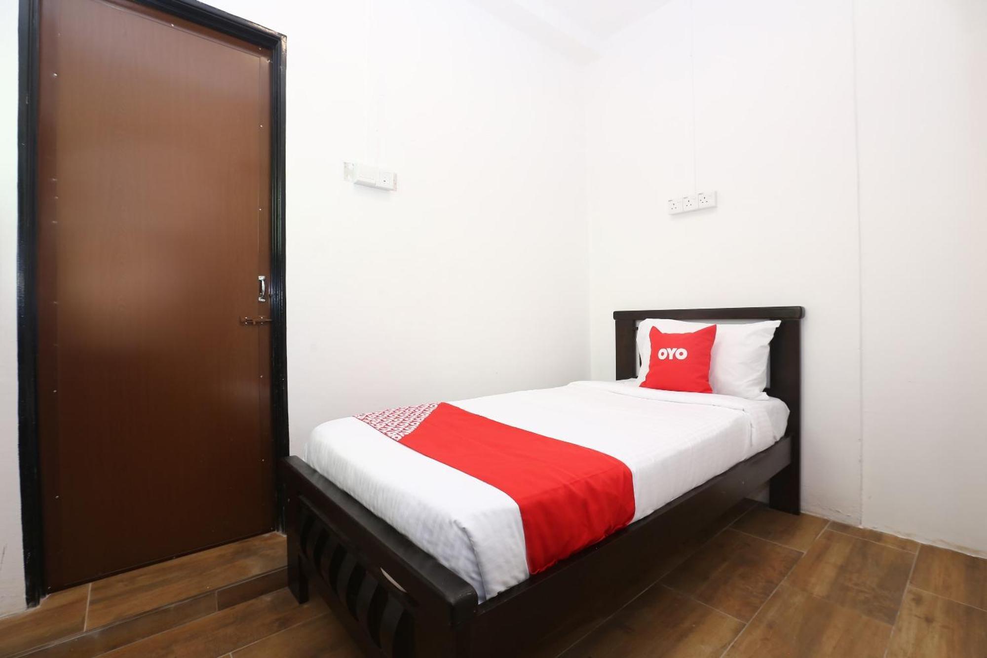 Super Oyo 89678 Ady Hotel Куала Теренгану Екстериор снимка